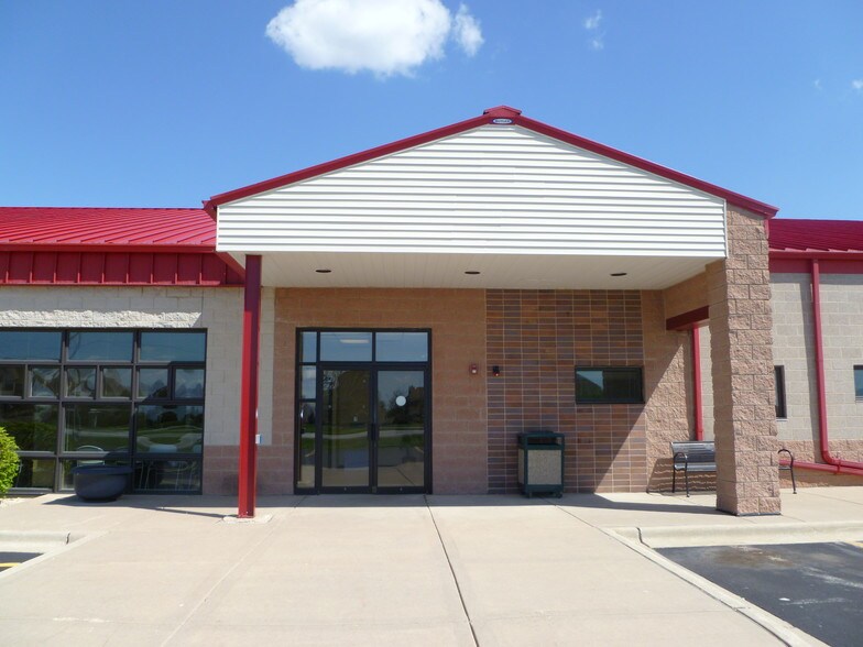More Photos Of 37W002 S Mooseheart Rd, Mooseheart Medical For Lease