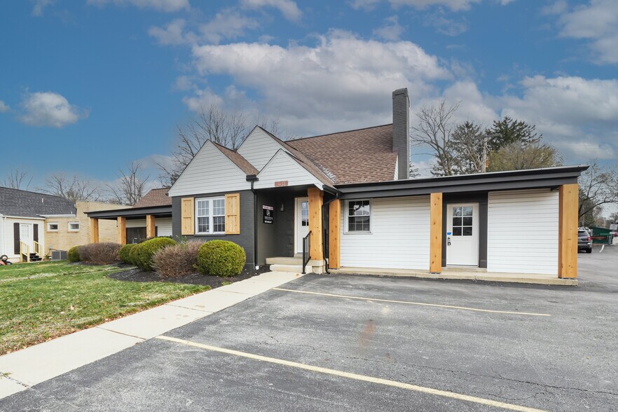 More Photos Of 40 Southmoor Cir NE, Kettering Medical For Sale