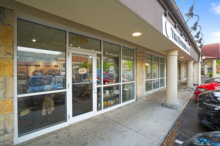More Photos Of 1725-1735 W Lane Ave, Columbus Storefront Retail Office For Lease