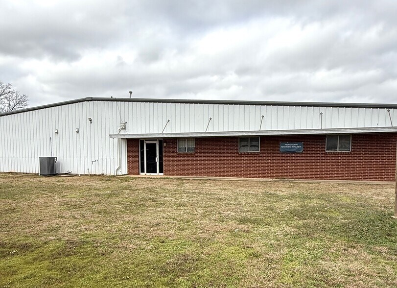 More Photos Of 2911 Douglas Dr, Bossier City Light Distribution For Sale