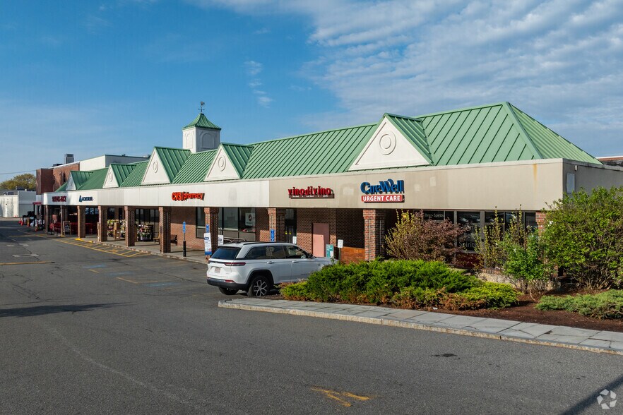 Primary Photo Of 922-958 Highland Ave, Needham Storefront For Lease
