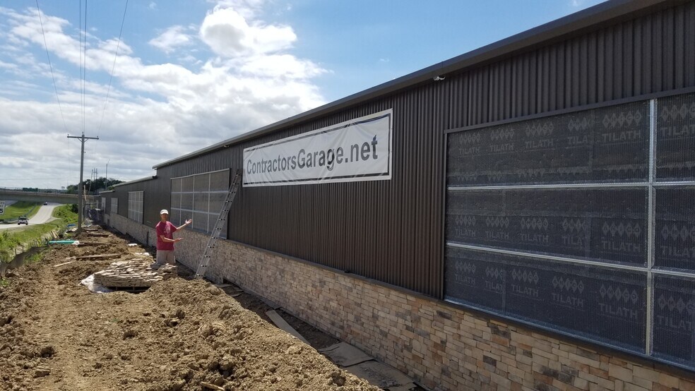 More Photos Of 9501 NE 76th St, Kansas City Warehouse For Lease