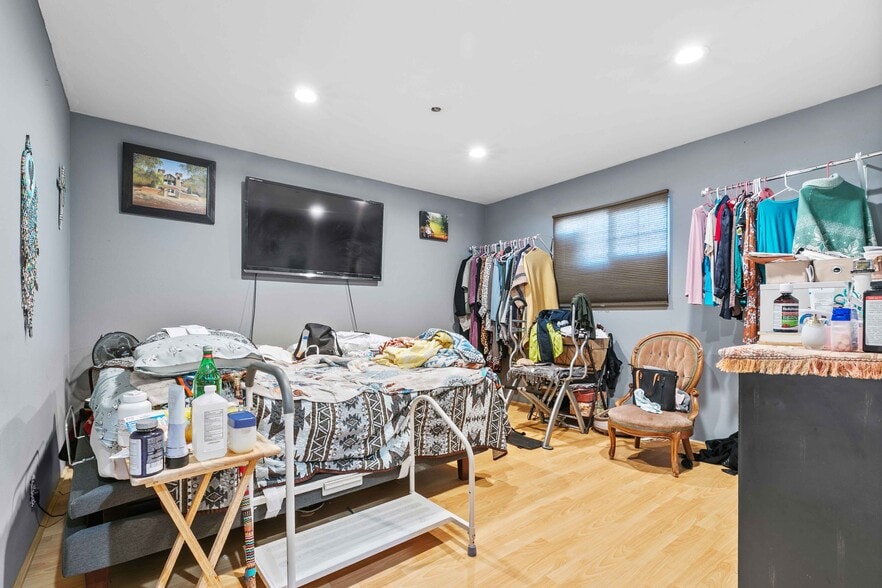 More Photos Of 7317 Clybourn Ave, Sun Valley Contractor Storage Yard For Sale