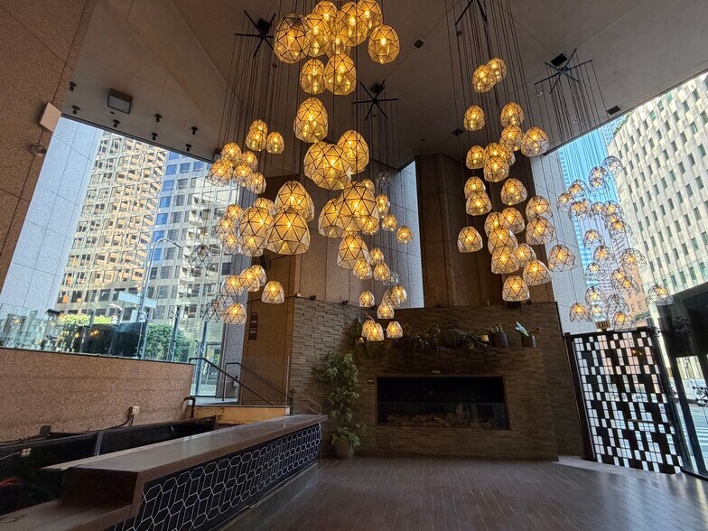 More Photos Of 800 W 6th St, Los Angeles Office For Lease