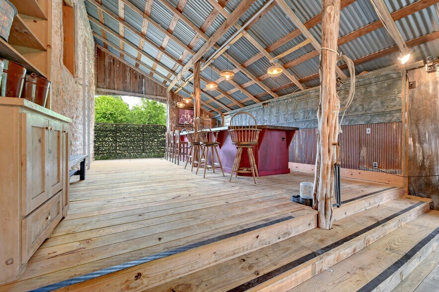 More Photos Of 23351 Ranch to Market 150 rd, Driftwood Specialty For Sale