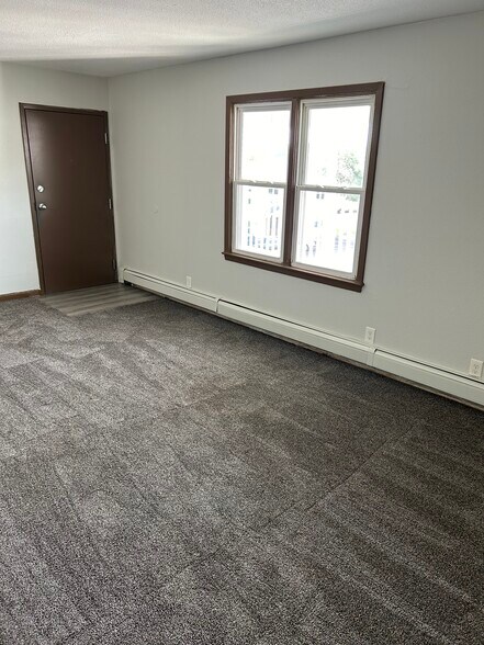More Photos Of 2519 Clarkson Ave, Des Moines Apartments For Sale