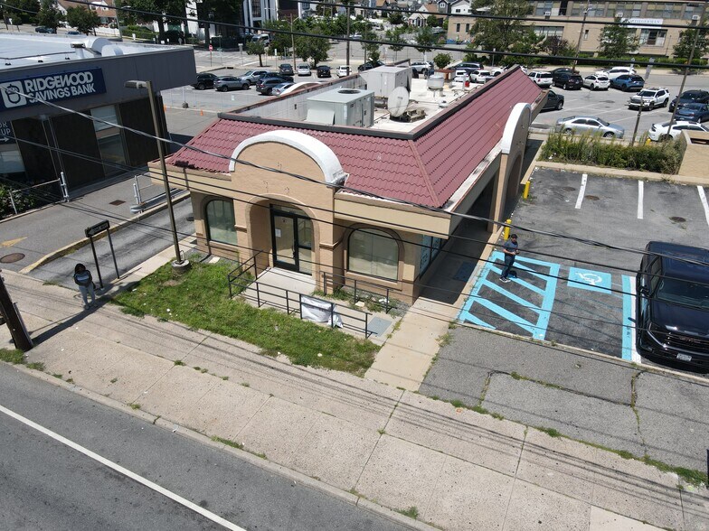 Primary Photo Of 996 Hempstead Tpke, Franklin Square Fast Food For Sale