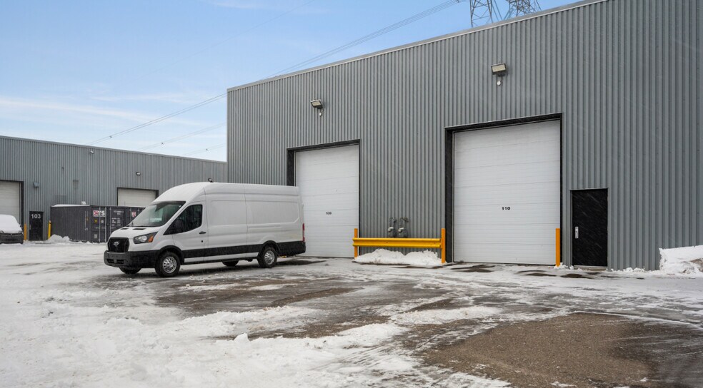 More Photos Of 3130 Boul des Entreprises, Terrebonne Flex For Lease