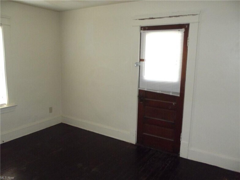 More Photos Of 17051 Libby Rd, Maple Heights Storefront Retail Residential For Lease