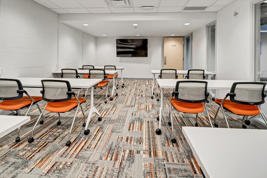 More Photos Of 717 W St Germain St, Saint Cloud Office For Sale