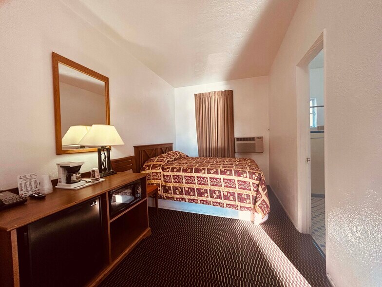 More Photos Of 1650 N Oracle Rd, Tucson Hotel For Sale