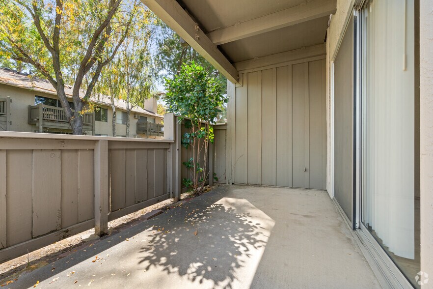 More Photos Of 555 Douglas St, West Sacramento Apartments For Sale