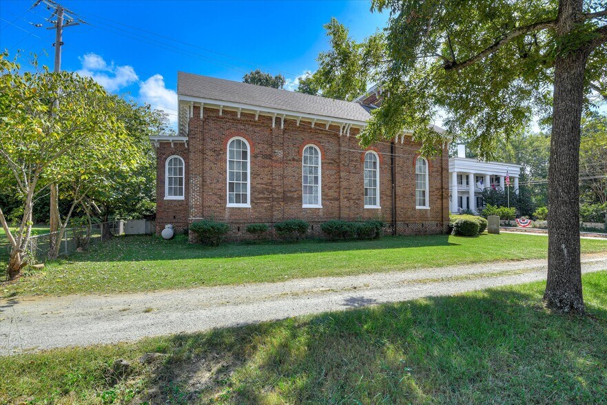More Photos Of 205 E Liberty St, Washington Religious Facility For Sale