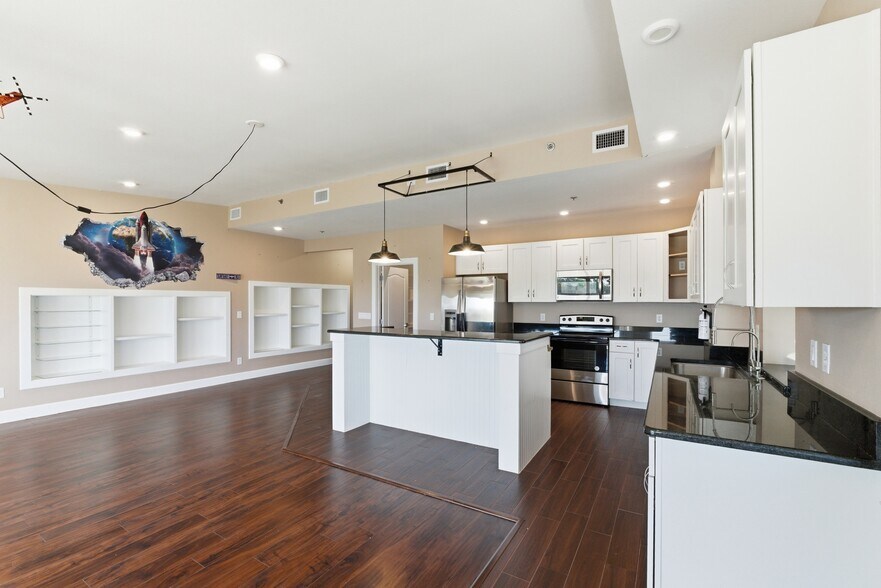 More Photos Of 8600 Airport Blvd, Leesburg Airplane Hangar For Sale