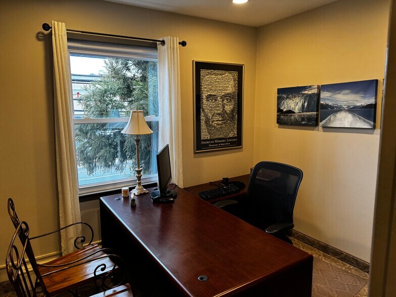 More Photos Of 20 Hicksville Rd, Massapequa Medical For Lease