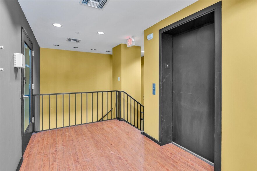 More Photos Of 2488 Montauk Hwy, Bridgehampton Freestanding For Lease
