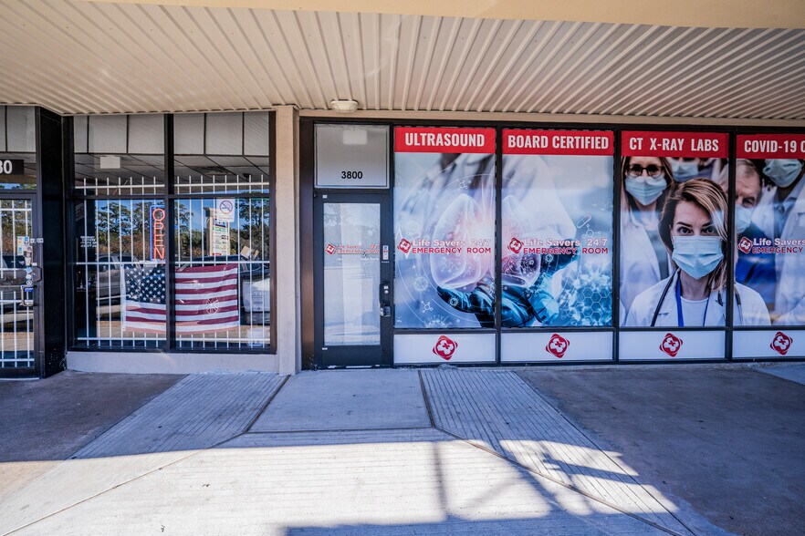 More Photos Of 3800 N Shepherd Dr, Houston General Retail For Sale