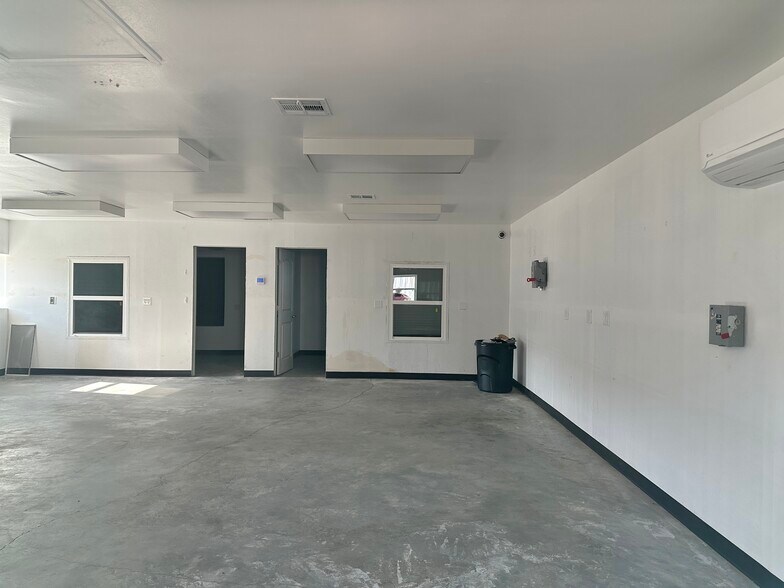 More Photos Of 3105 E Reno Ave, Oklahoma City Warehouse For Sale