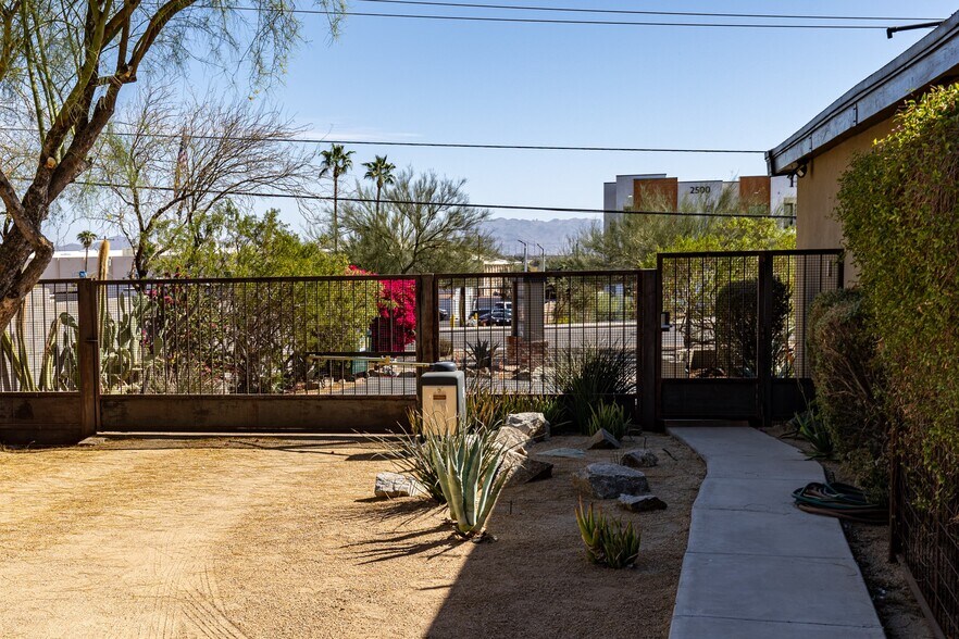 More Photos Of 19848 N Cave Creek Rd, Phoenix Office For Sale
