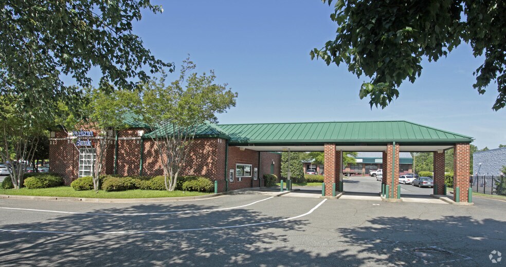 Primary Photo Of 4180 Dominion Blvd, Glen Allen Bank For Sale