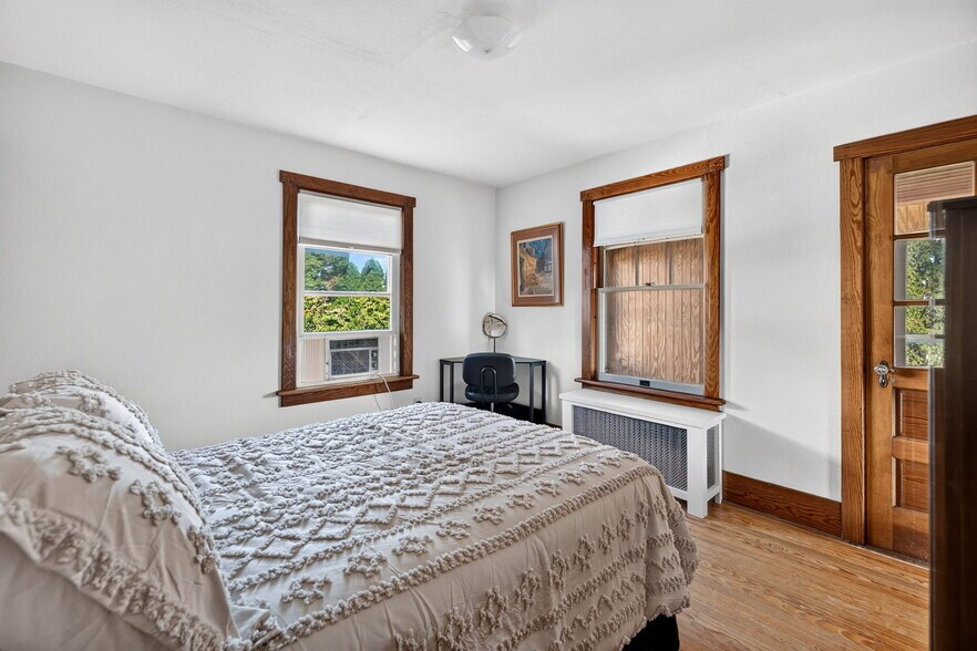 More Photos Of 910 W Market St, Lewisburg Freestanding For Sale