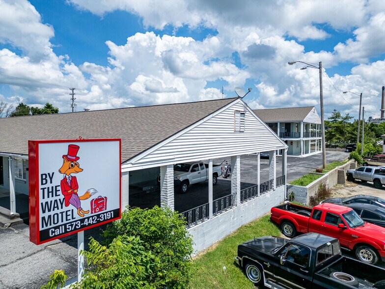 More Photos Of 1306 Range Line St, Columbia Hotel For Sale