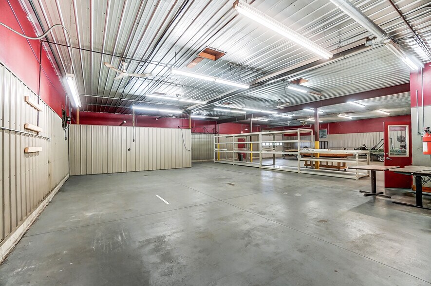 More Photos Of 20660 W Bowling Green Road, Weston Auto Repair For Sale