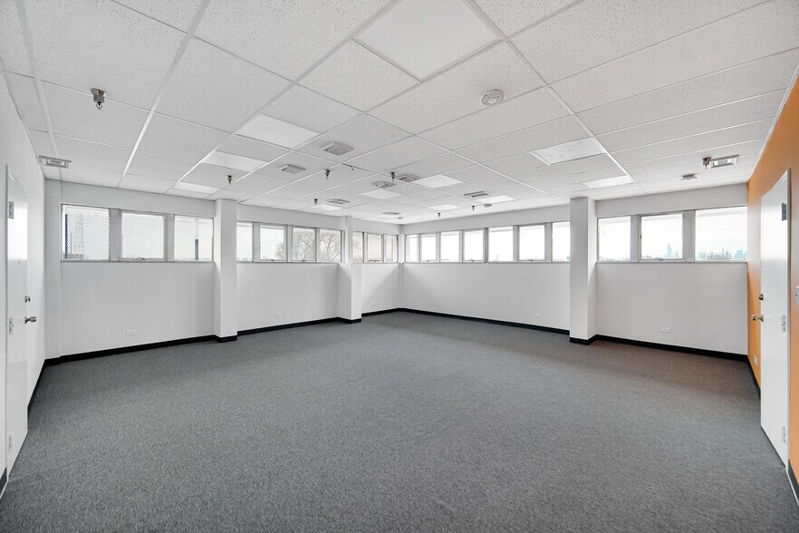 More Photos Of 5050 S State St, Chicago Office For Sale