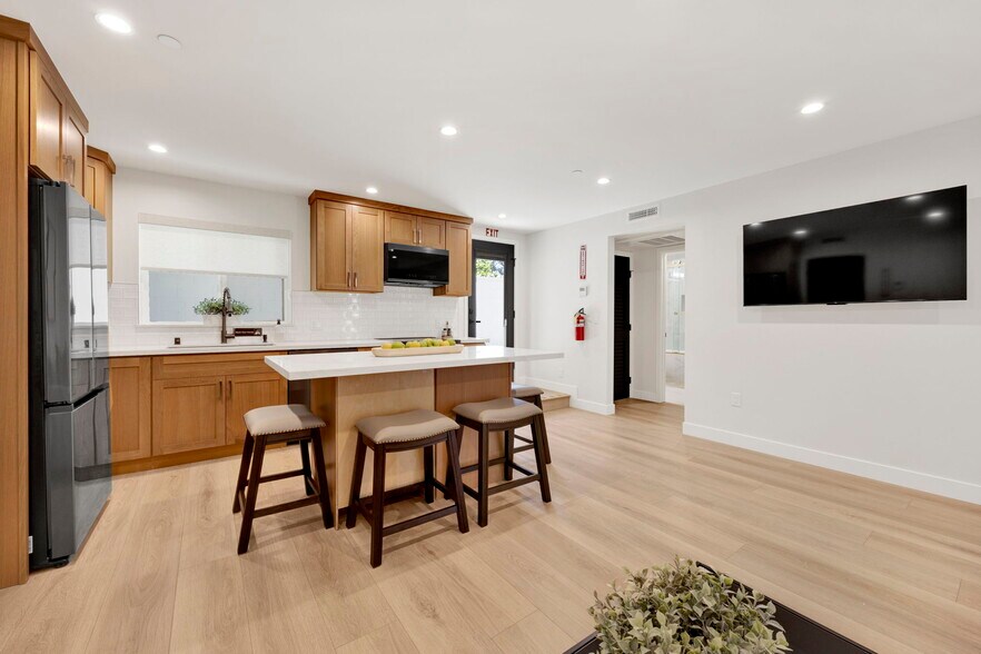 More Photos Of 7410 Denny Ave, Sun Valley Healthcare For Sale