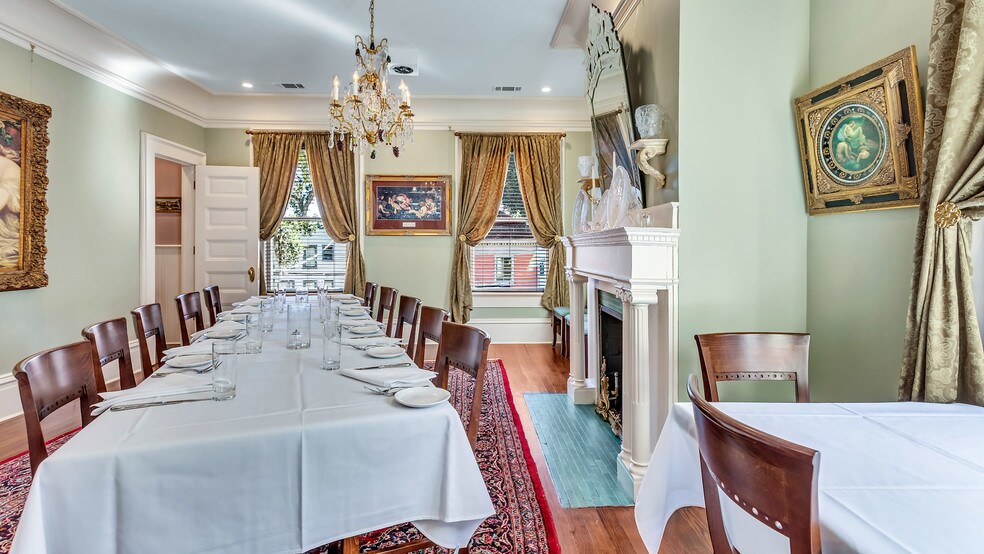 More Photos Of 119 E 37th St, Savannah Restaurant For Sale