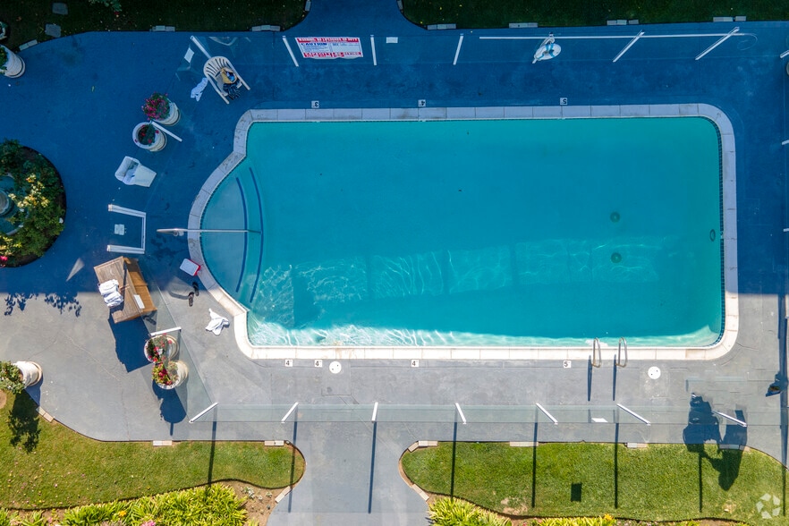 More Photos Of 1370 Sunset Cliffs Blvd, San Diego Hotel For Sale