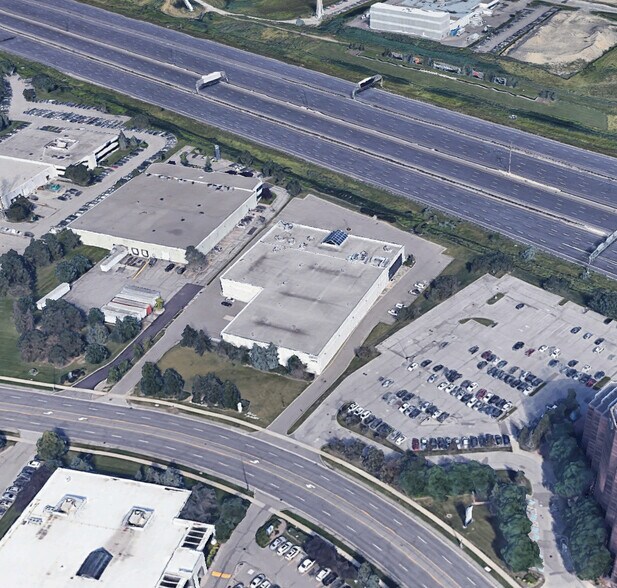 More Photos Of 2800 Matheson Blvd E, Mississauga Warehouse For Lease