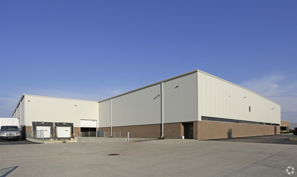 More Photos Of 4237 N Atlantic Blvd, Auburn Hills Industrial For Sale
