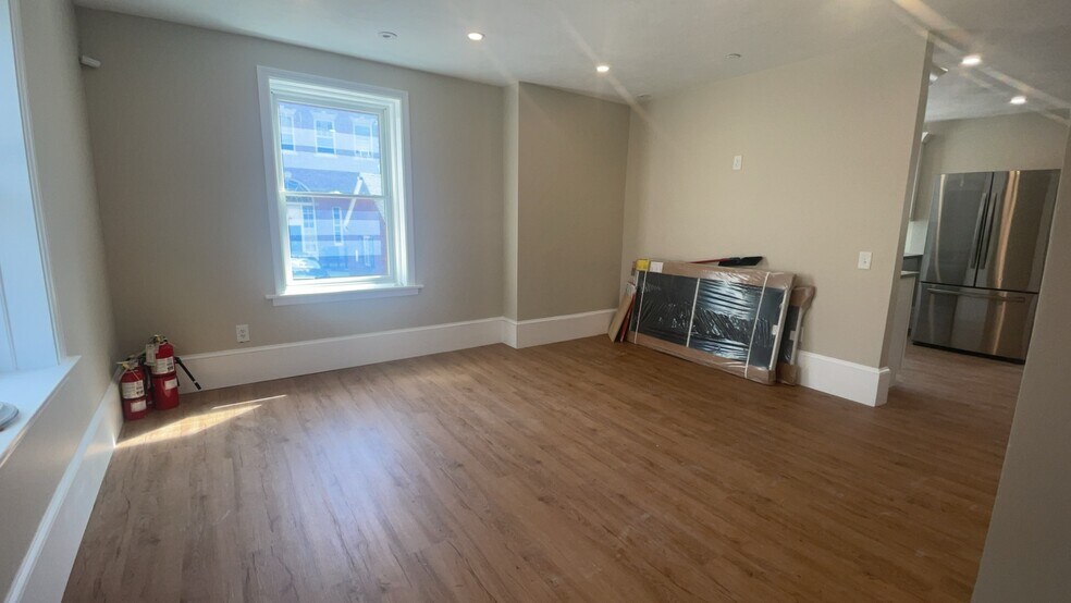 More Photos Of 6 Windsor St, Andover Office For Sale