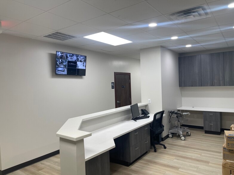 More Photos Of 1915 S Zapata Hwy, Laredo Storefront Retail Office For Lease