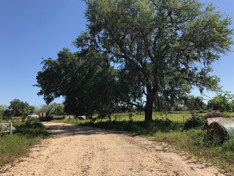 More Photos Of 0 Hwy 35, Angleton Land For Lease