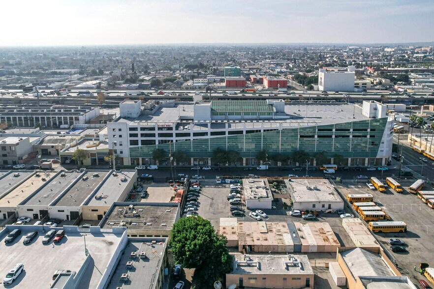 More Photos Of 1458 S San Pedro St, Los Angeles Freestanding For Lease