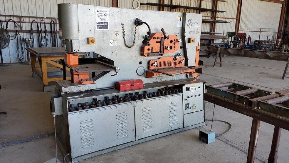 More Photos Of 41614 102nd St E, Palmdale Industrial For Lease