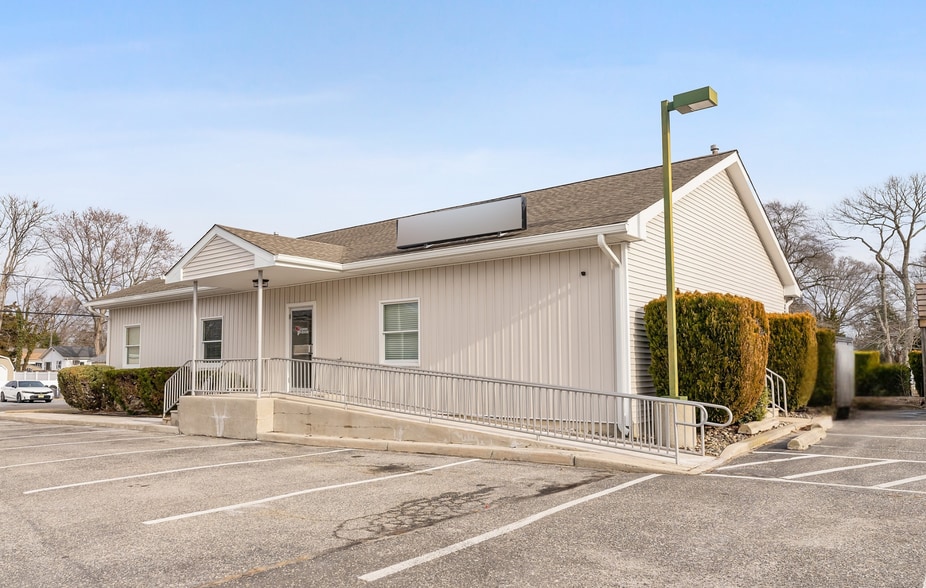 More Photos Of 2004 Bayshore Rd, Villas Medical For Sale