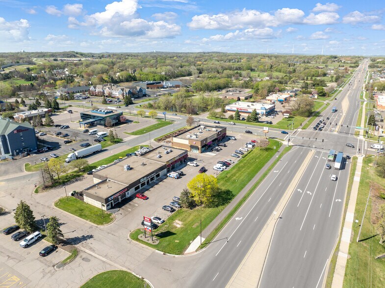 More Photos Of 1988 Rahncliff Ct, Eagan Service Station For Sale