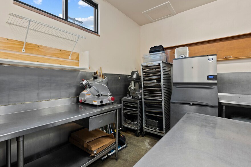 More Photos Of 102 S 1st Ave, Sandpoint Storefront Retail Office For Sale