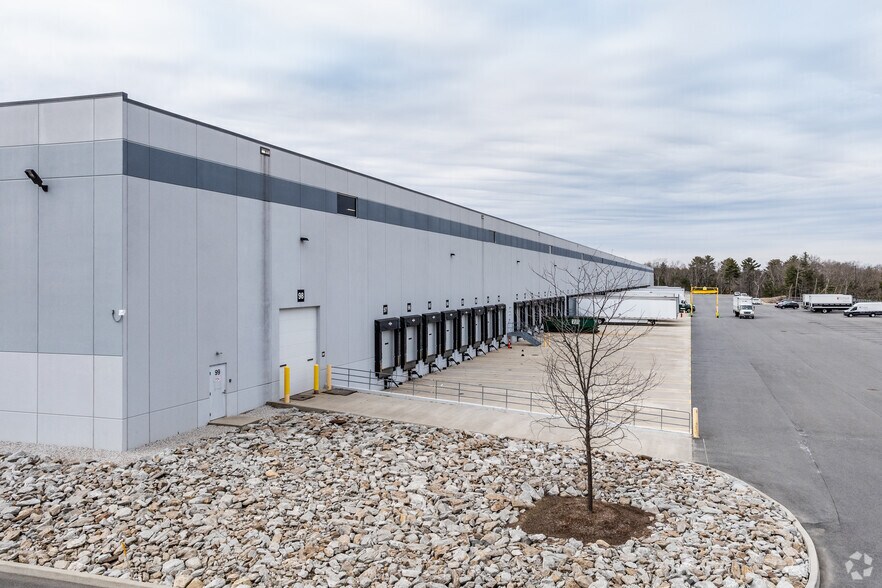 More Photos Of 160 Mechanic St, Bellingham Distribution For Lease