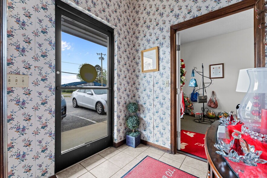 More Photos Of 402-406 Harris Ave, Raeford Storefront Retail Office For Sale