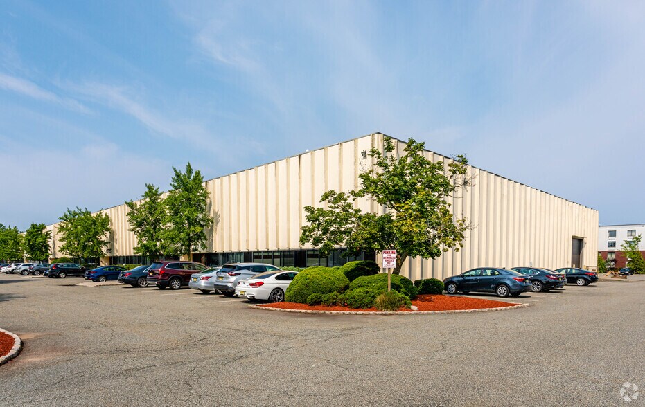 More Photos Of 97-107 Fairfield Rd, Fairfield Warehouse For Lease