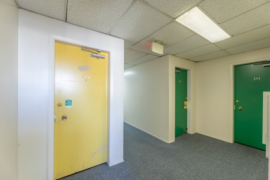 More Photos Of 157 Wade Av W, Penticton Apartments For Sale