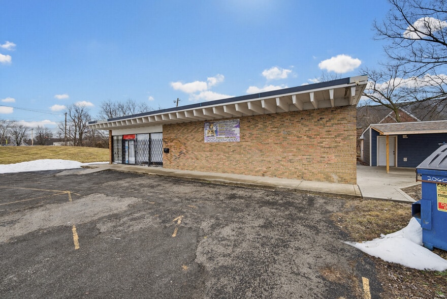 More Photos Of 2060 Brentnell Ave, Columbus Freestanding For Sale