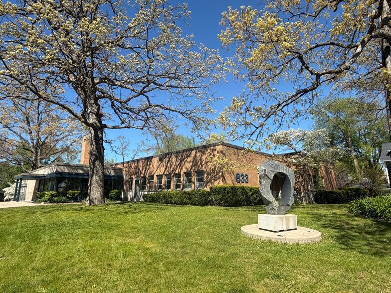 Primary Photo Of 833 Lake Dr SE, Grand Rapids Medical For Sale
