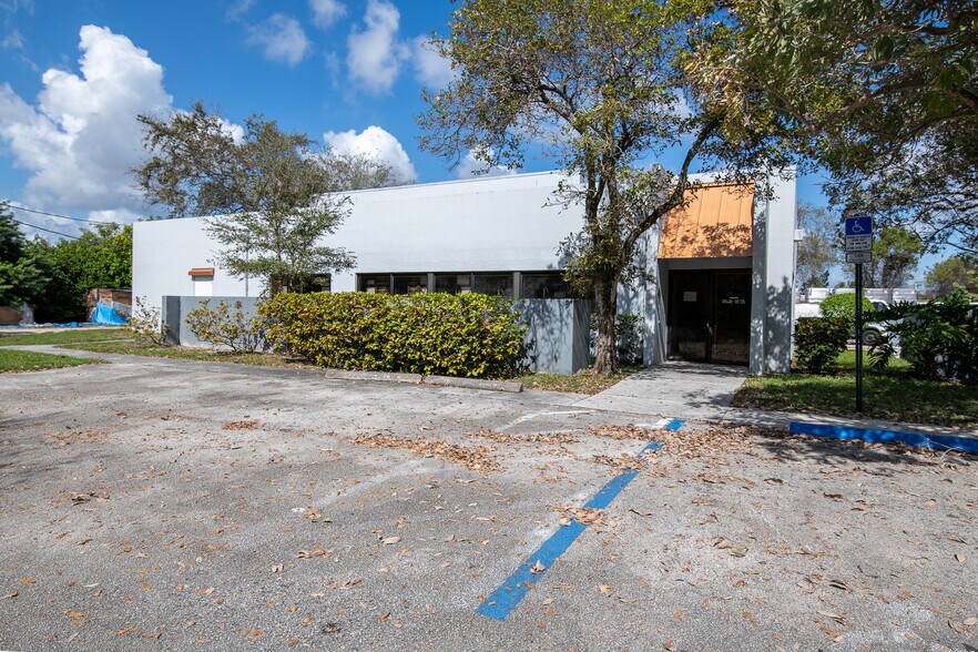 More Photos Of 2361 NW 22nd St, Pompano Beach Warehouse For Lease