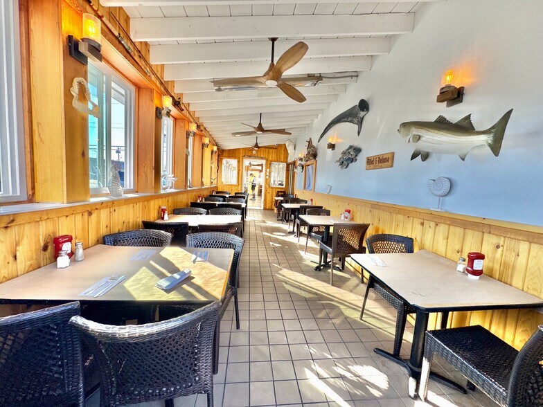 More Photos Of 4257 Austin Blvd, Island Park General Retail For Sale