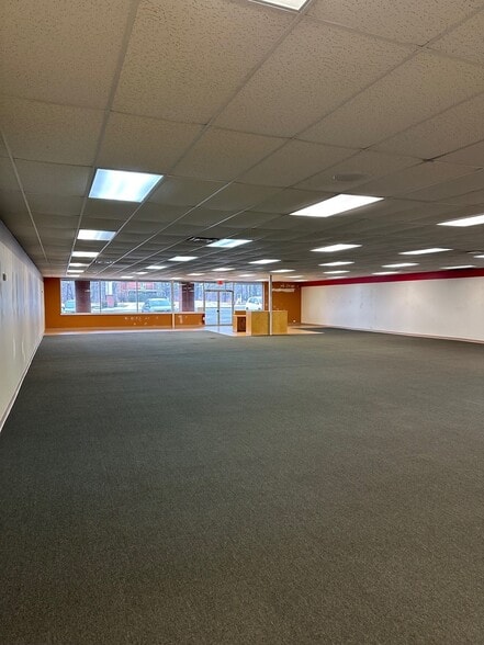 More Photos Of 5879-5891 S Transit Rd, Lockport Storefront For Lease